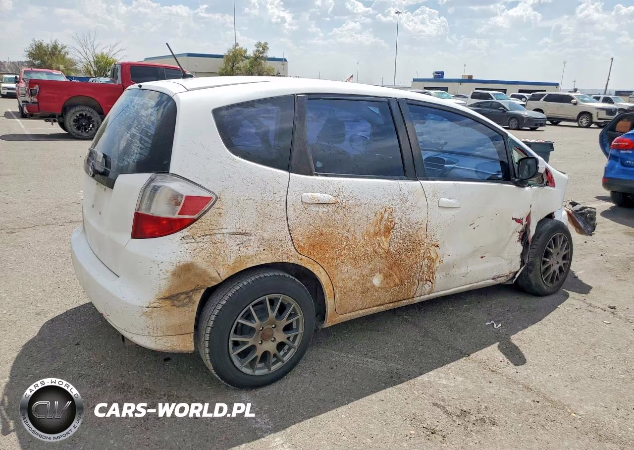 2013 Honda Fit VIN:JHMGE8H38DC059880 - 3