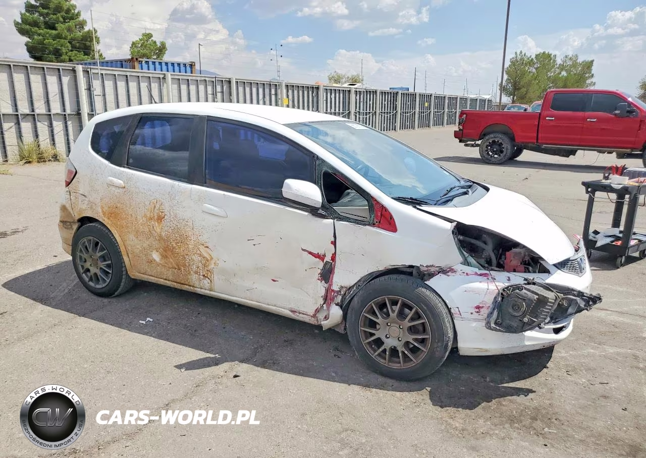 2013 Honda Fit VIN:JHMGE8H38DC059880 - 4