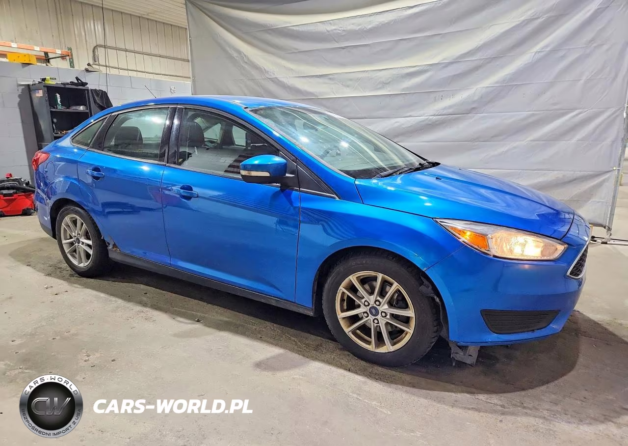 2016 Ford Focus Se VIN:1FADP3F23GL248118 - 4