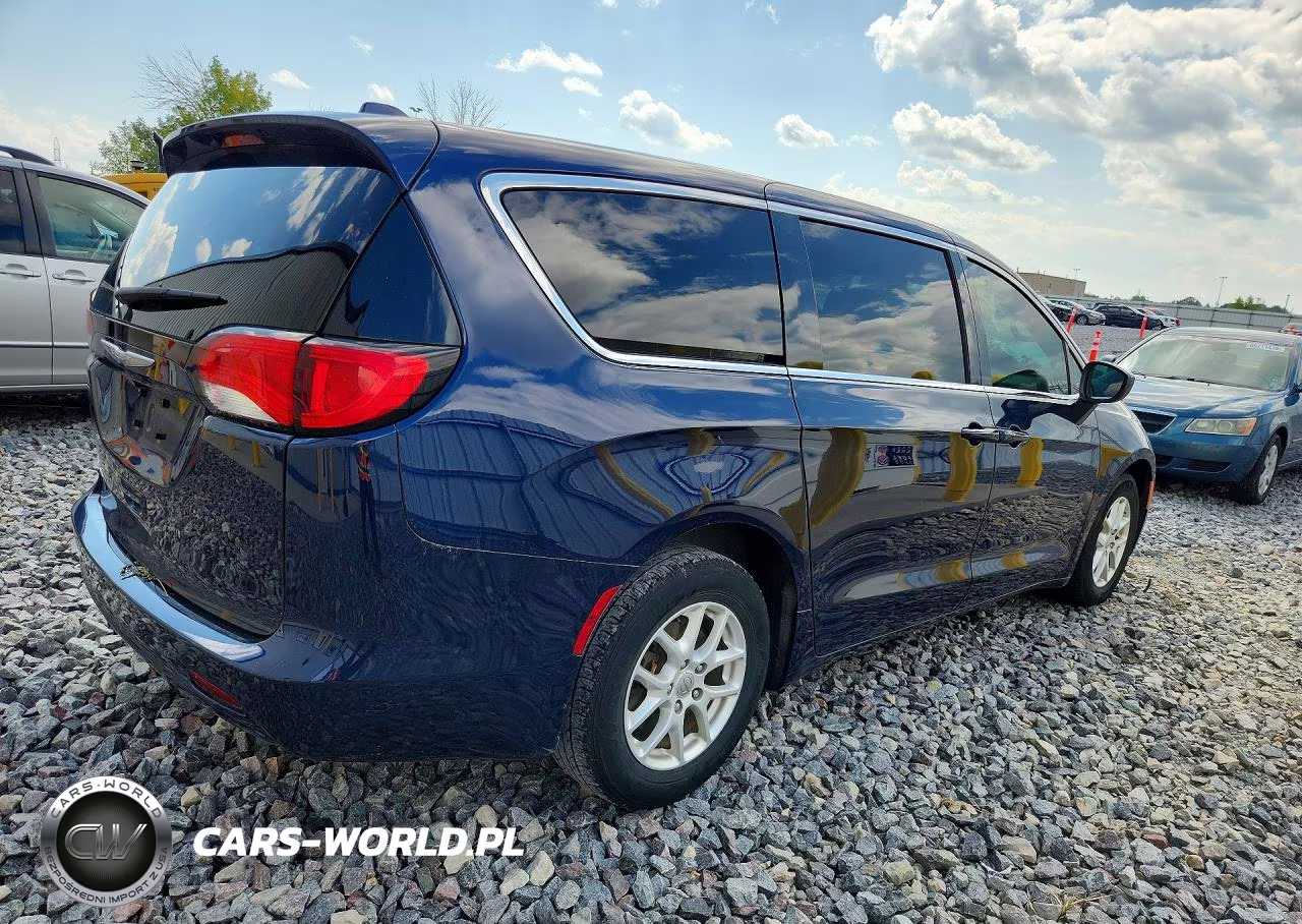 2017 Chrysler Pacifica Touring VIN:2C4RC1DG0HR708469 - 3