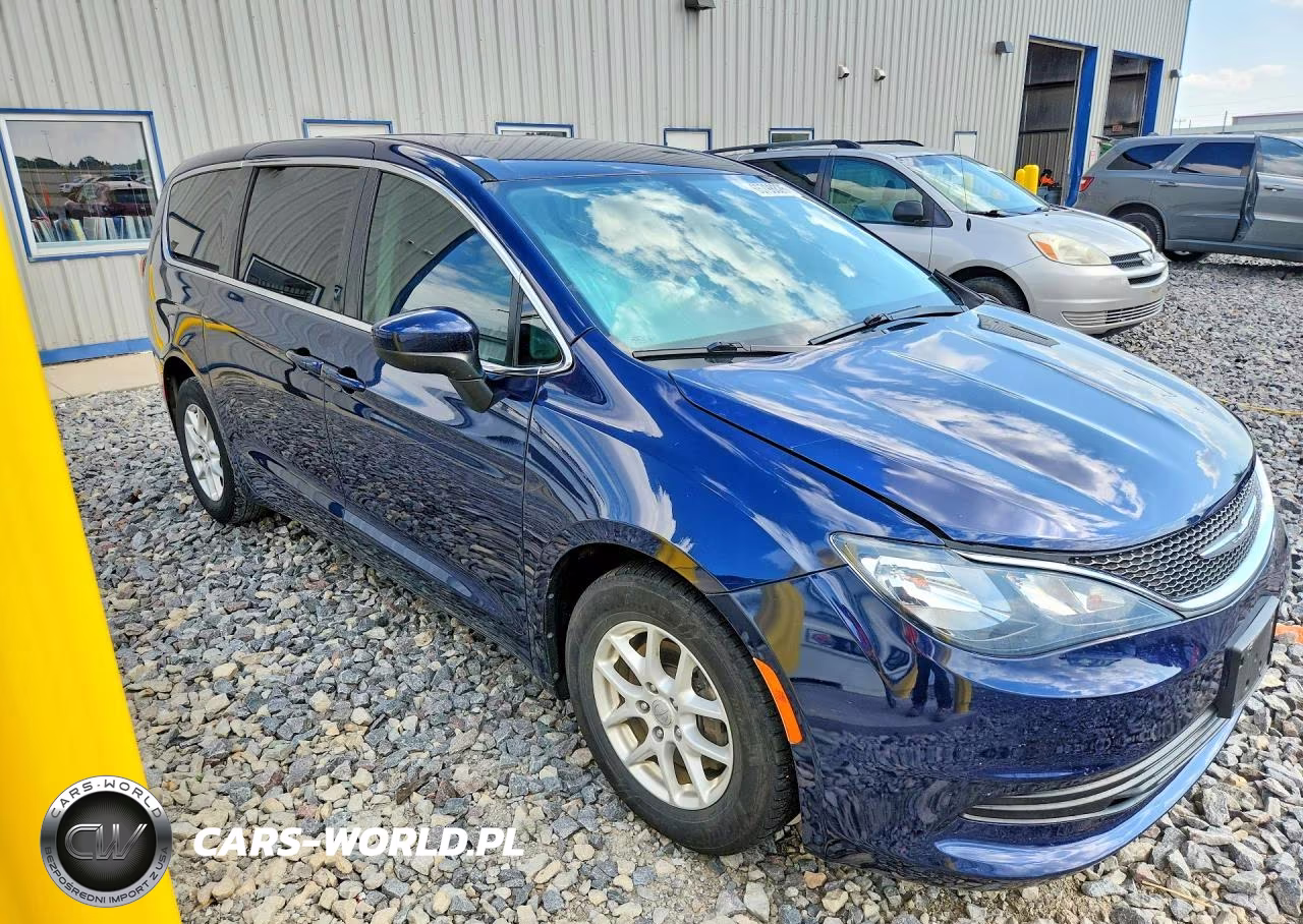 2017 Chrysler Pacifica Touring VIN:2C4RC1DG0HR708469 - 4