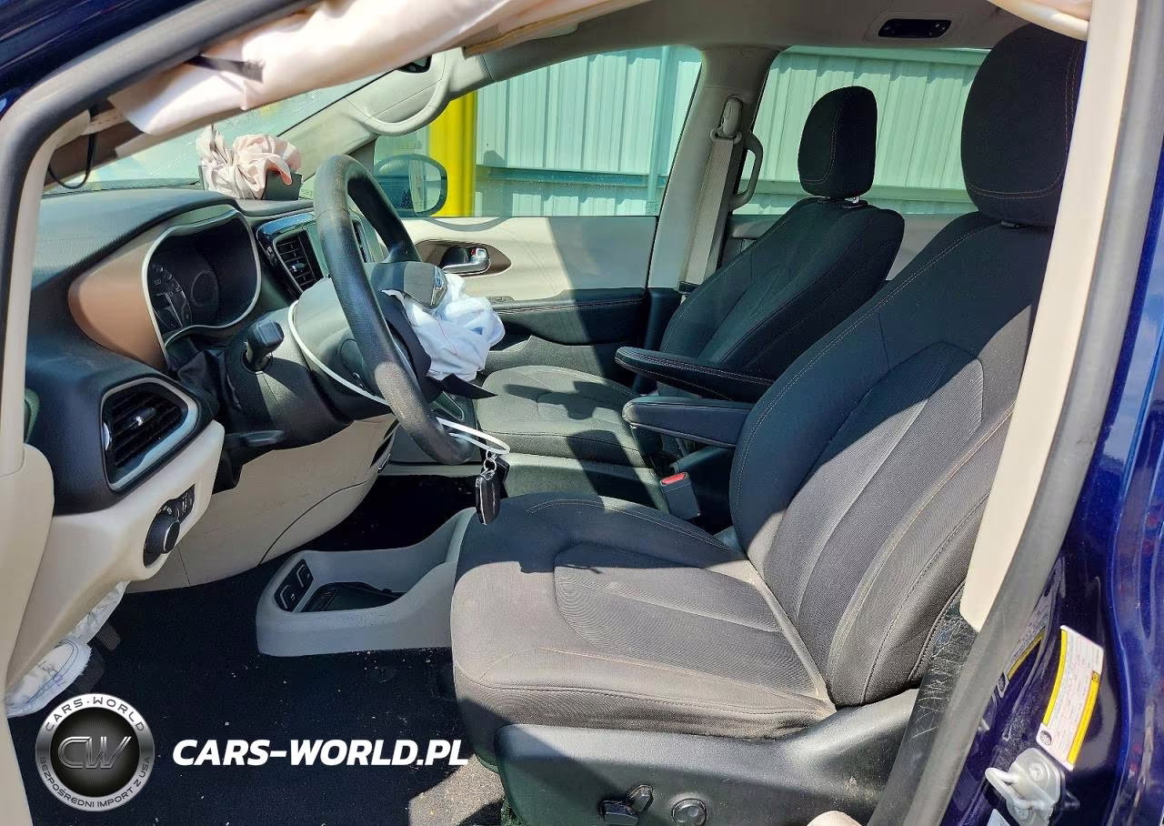 2017 Chrysler Pacifica Touring VIN:2C4RC1DG0HR708469 - 7