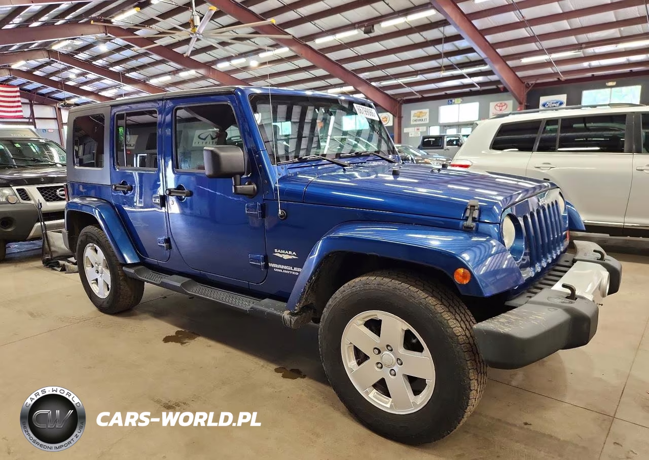 2010 Jeep Wrangler Unlimited Sahara VIN:1J4BA5H13AL162974 - 4