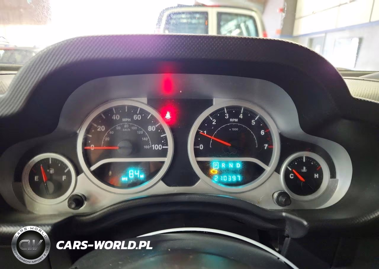 2010 Jeep Wrangler Unlimited Sahara VIN:1J4BA5H13AL162974 - 9