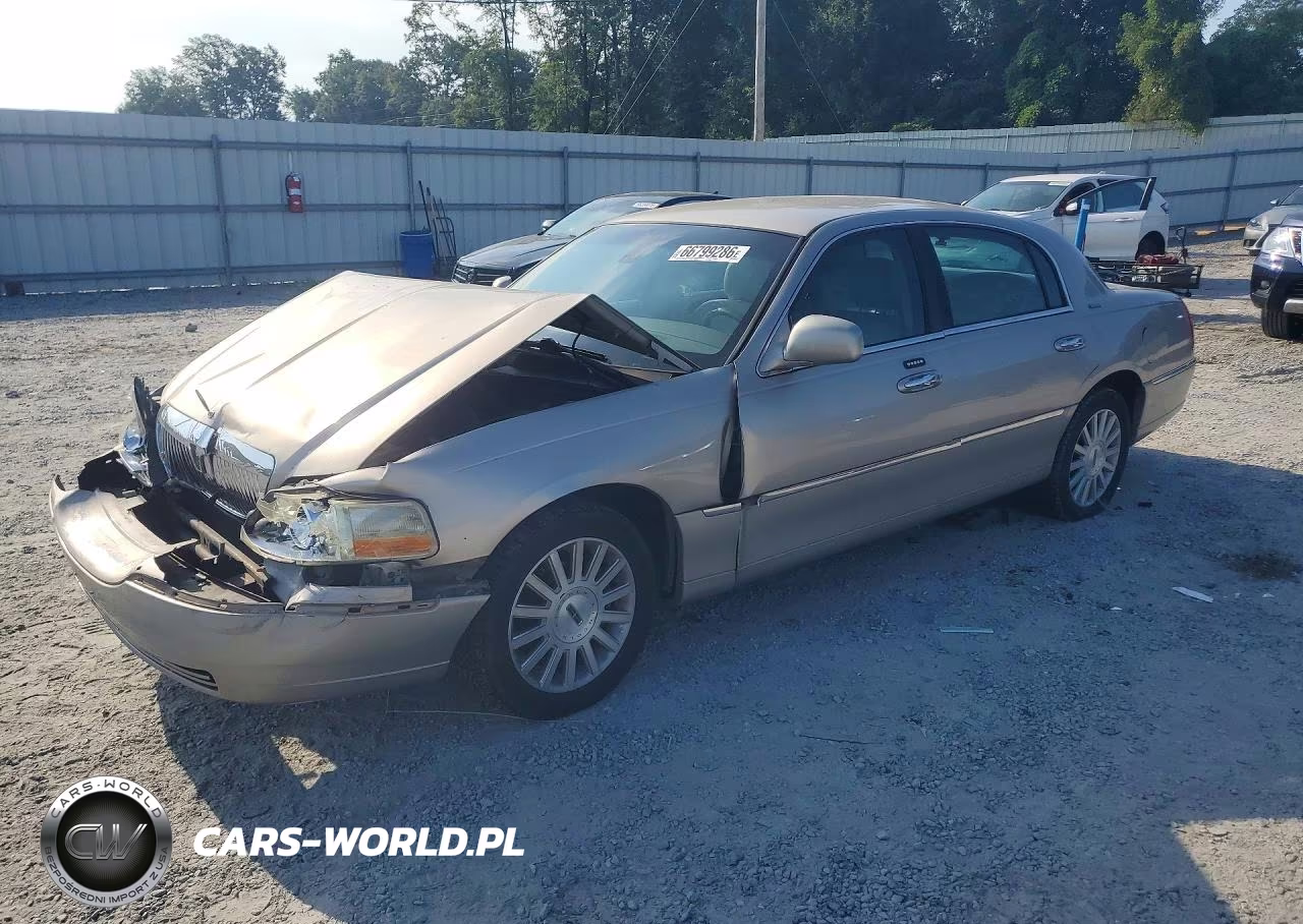 2003 Lincoln Town Car Signature VIN:1LNHM82W33Y670506 - 1