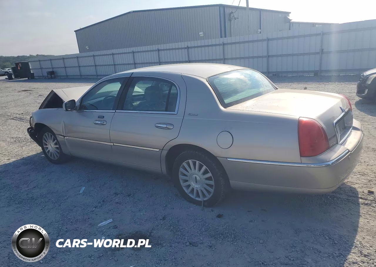 2003 Lincoln Town Car Signature VIN:1LNHM82W33Y670506 - 2