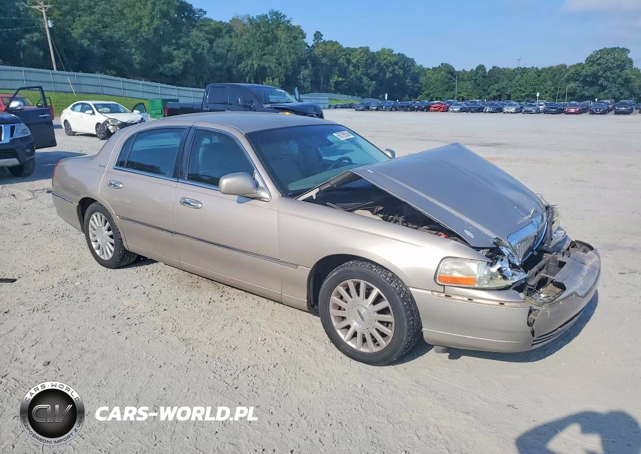2003 Lincoln Town Car Signature VIN:1LNHM82W33Y670506 - 4