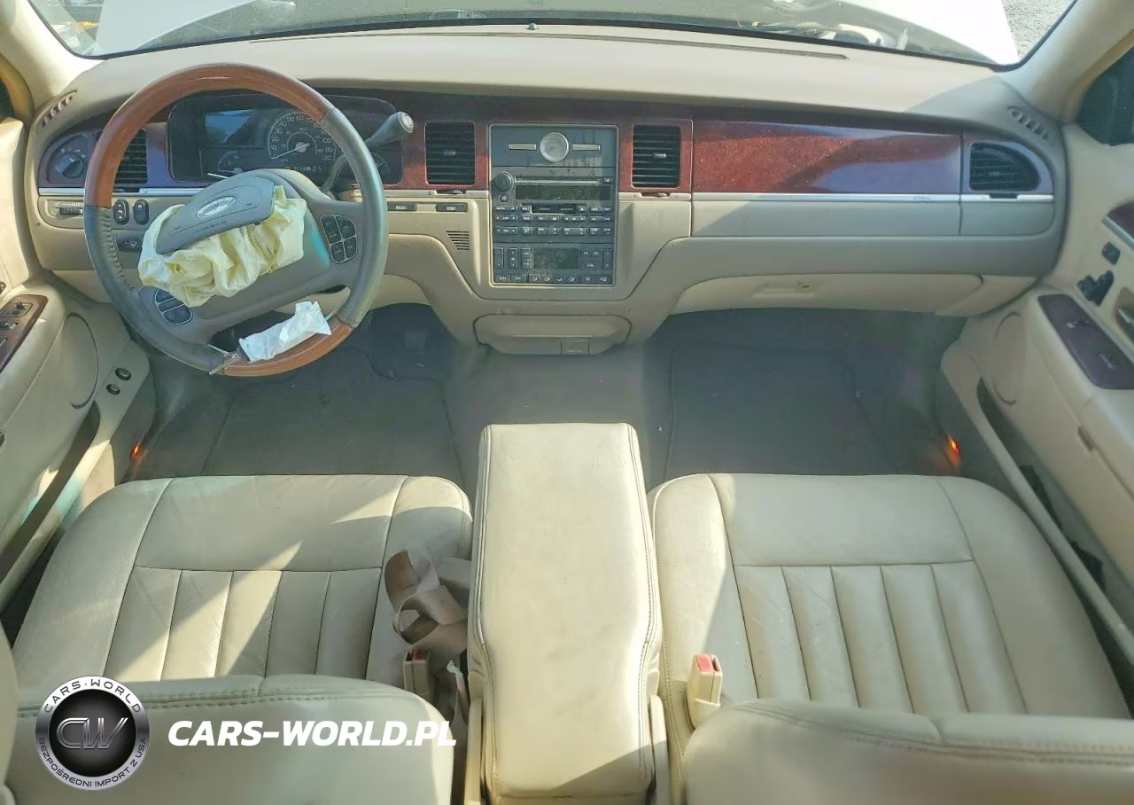 2003 Lincoln Town Car Signature VIN:1LNHM82W33Y670506 - 8