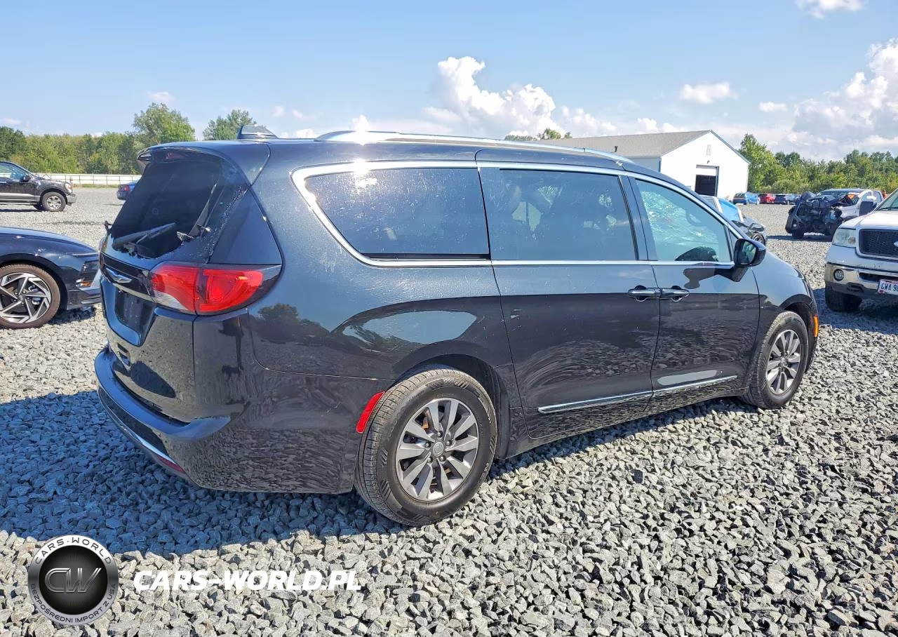 2020 Chrysler Pacifica Touring L Plus VIN:2C4RC1EG4LR101224 - 3