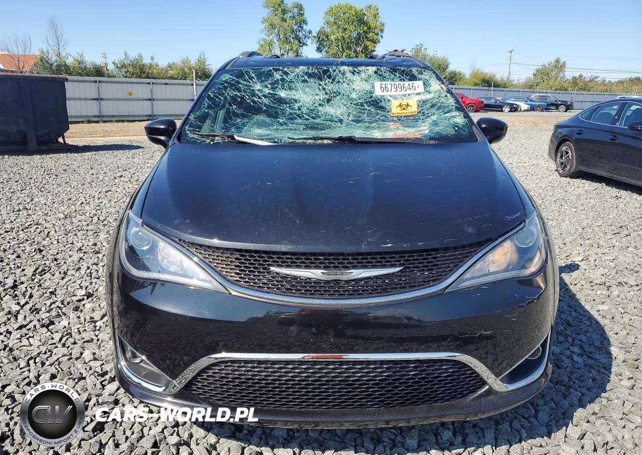 2020 Chrysler Pacifica Touring L Plus VIN:2C4RC1EG4LR101224 - 5