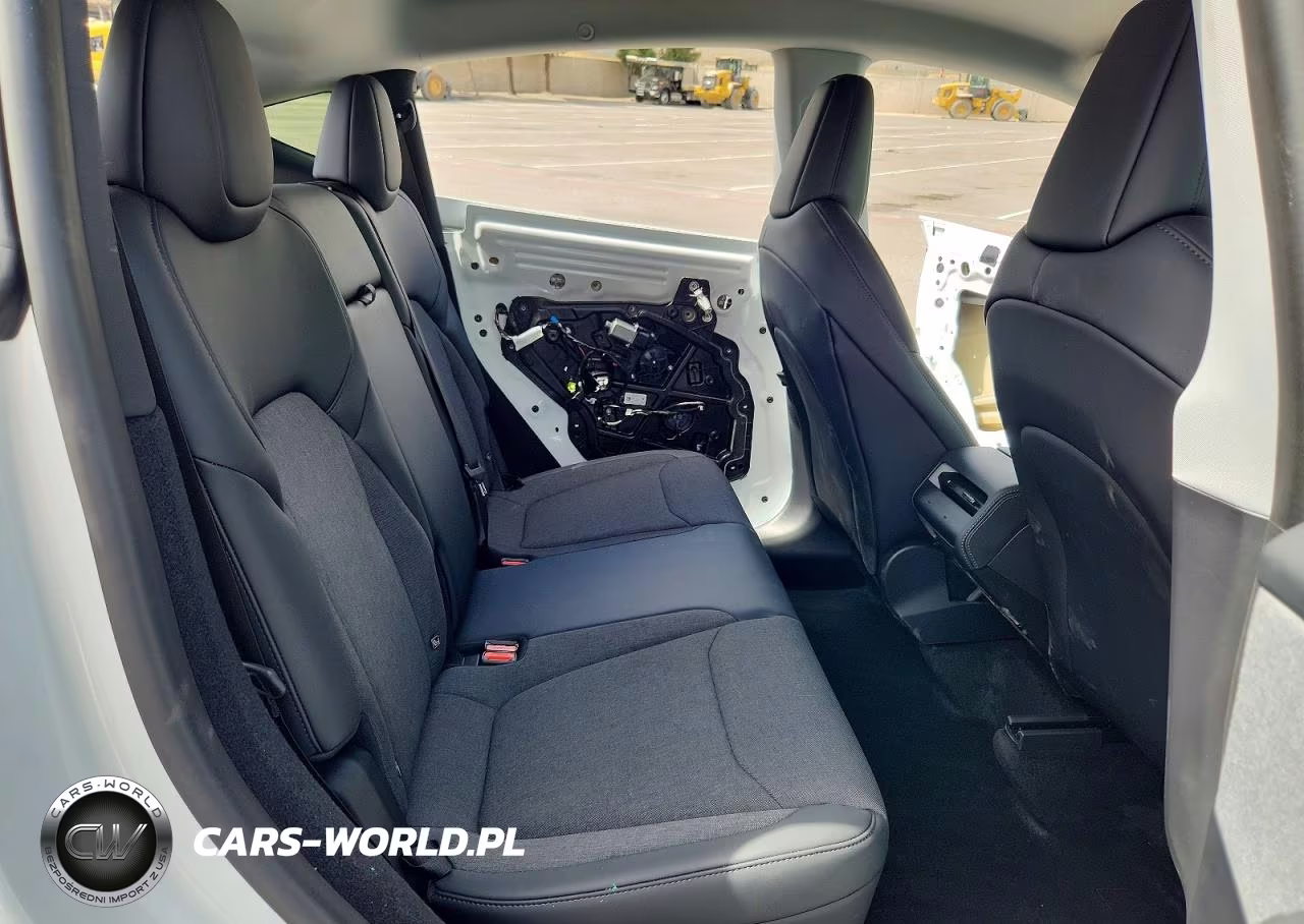 2026 Tesla Model Y VIN:7SAYGDED4TA693047 - 11