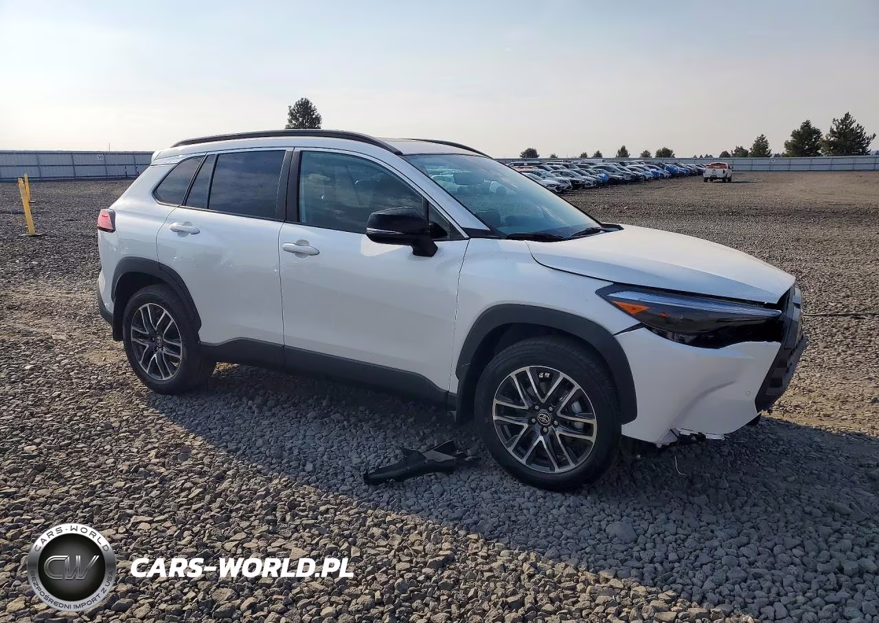 2026 Toyota Corolla Cross Xle VIN:7MUDAABG8TV196193 - 4