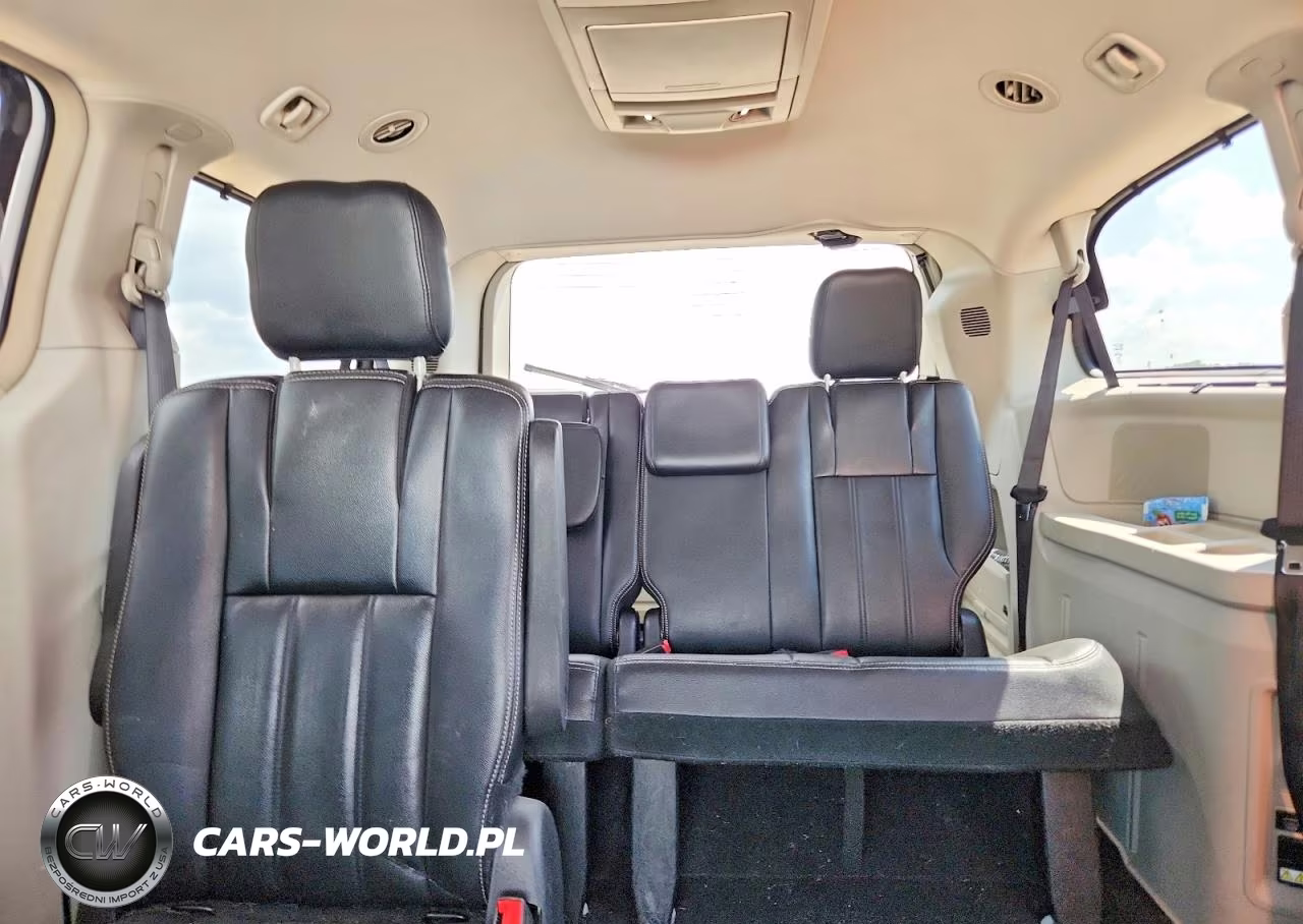 2015 Chrysler Town & Country Touring VIN:2C4RC1BG4FR754449 - 10