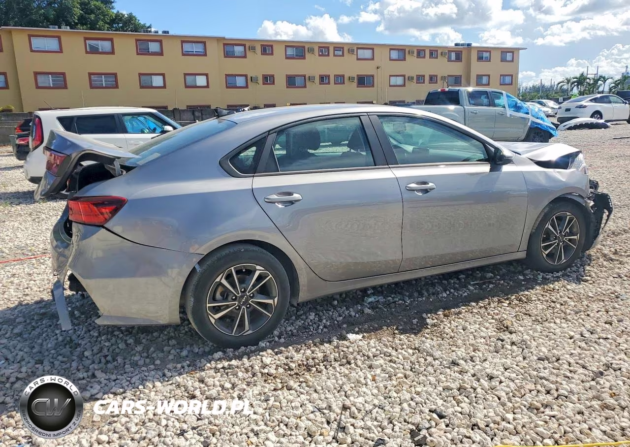 2024 Kia Forte Lxs VIN:3KPF24AD6RE734451 - 3