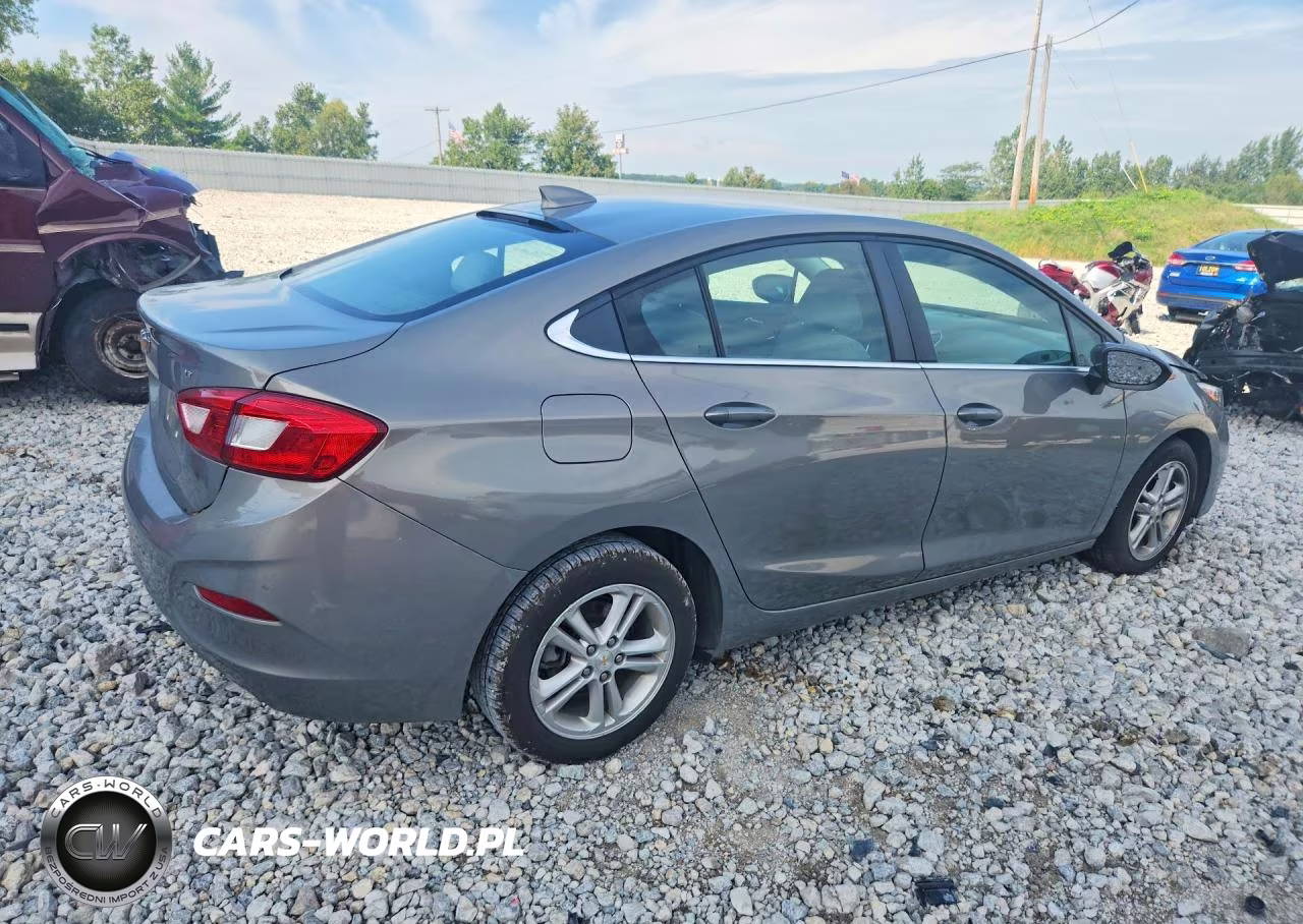 2018 Chevrolet Cruze Lt VIN:1G1BE5SM2J7177559 - 3