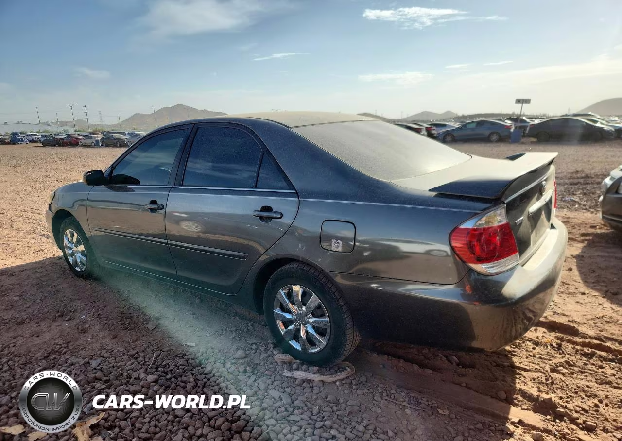 2005 Toyota Camry Le VIN:4T1BE32K75U988335 - 2