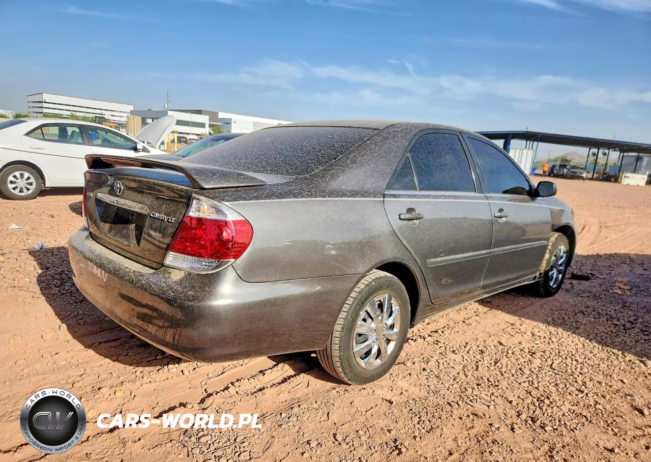 2005 Toyota Camry Le VIN:4T1BE32K75U988335 - 3