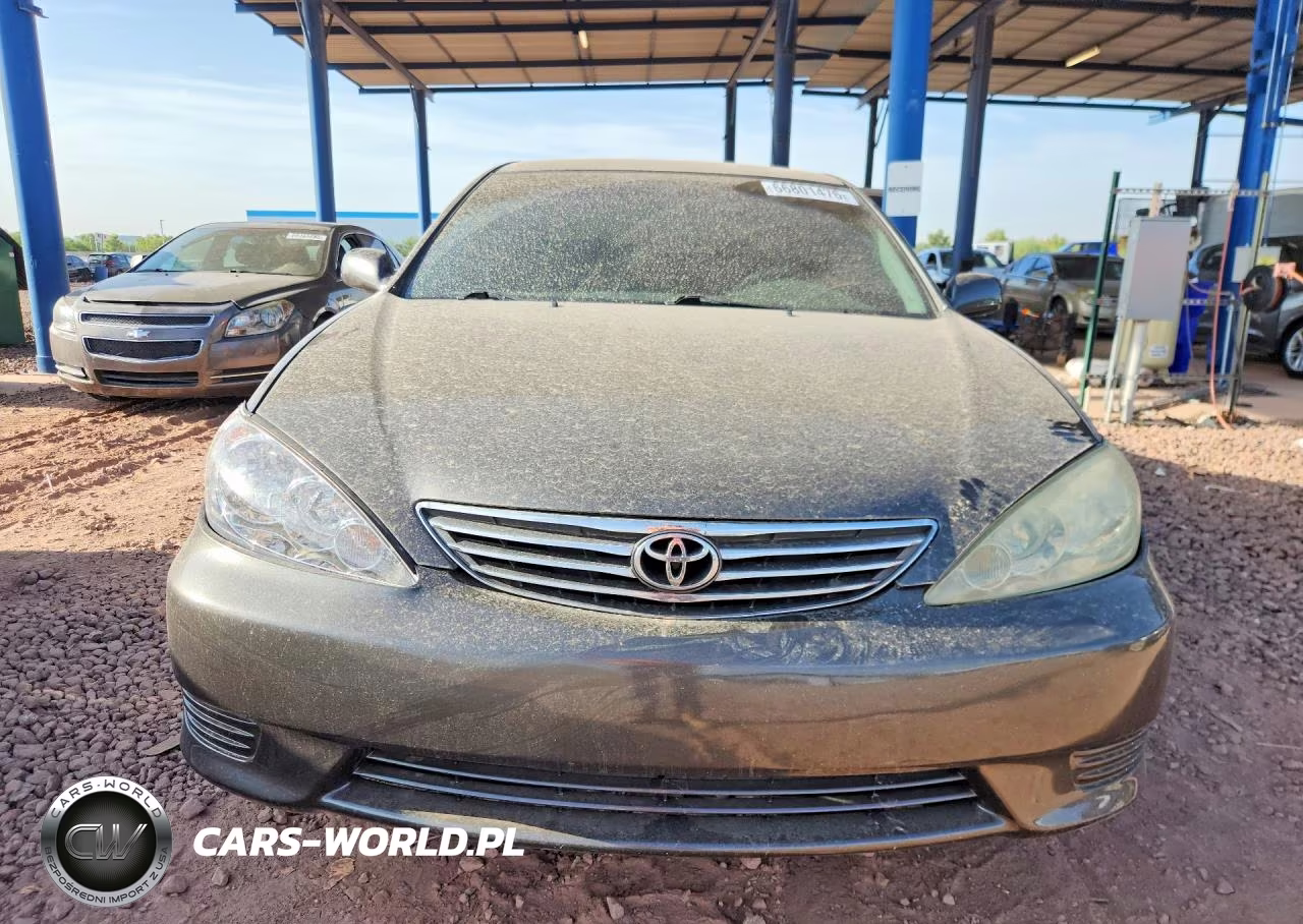2005 Toyota Camry Le VIN:4T1BE32K75U988335 - 5
