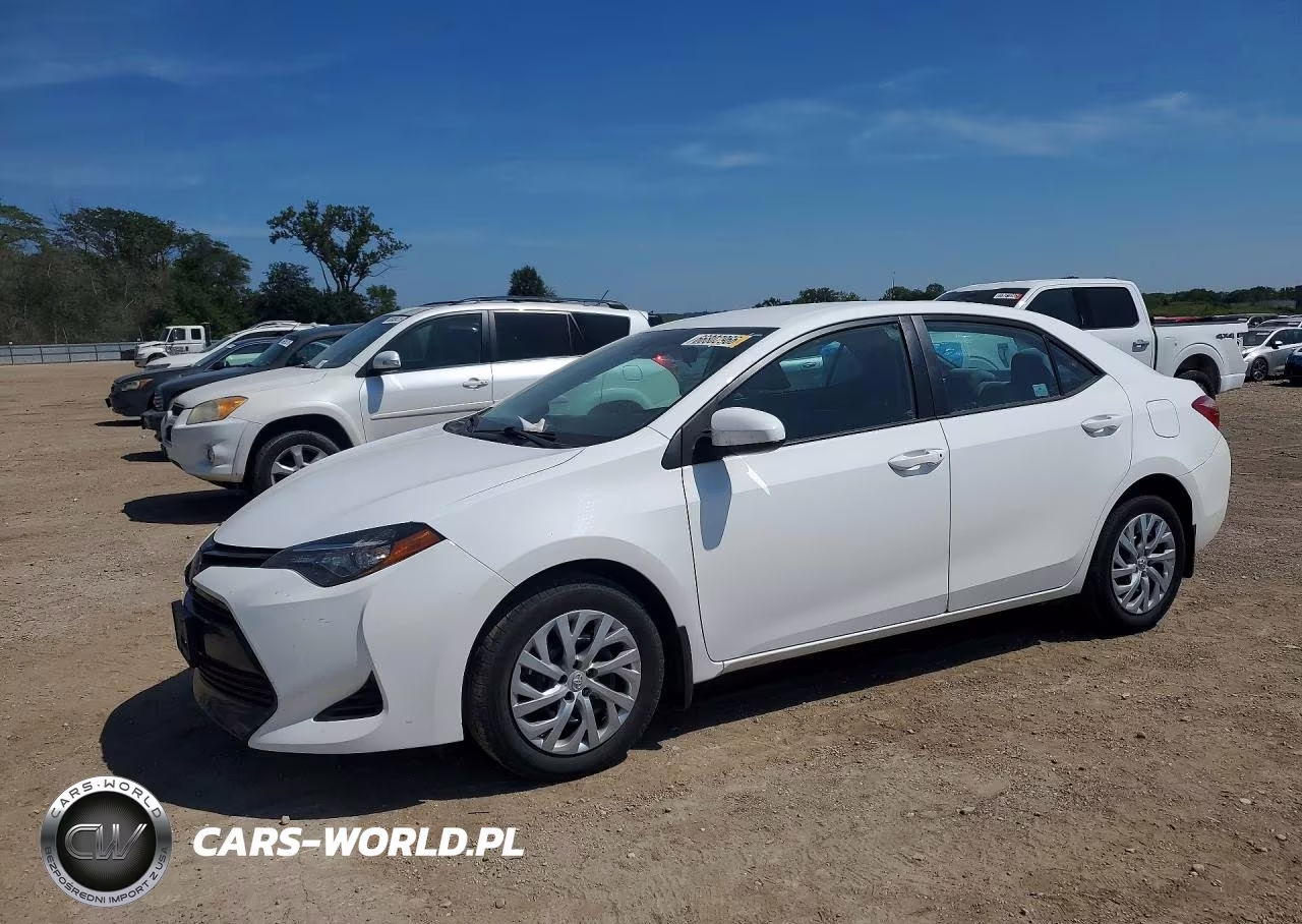 2017 Toyota Corolla Le VIN:5YFBURHE2HP646059 - 1