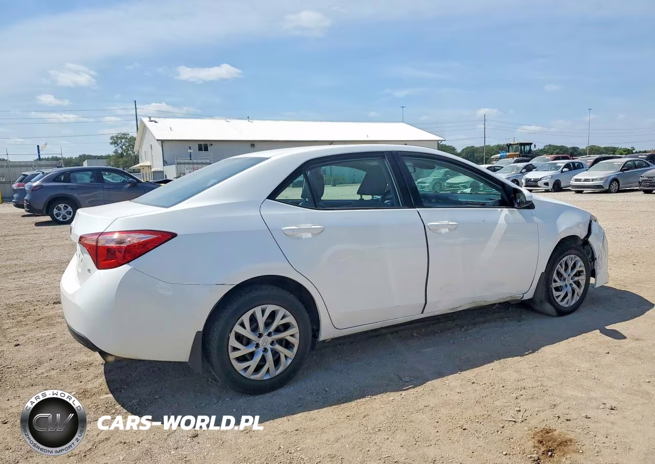 2017 Toyota Corolla Le VIN:5YFBURHE2HP646059 - 3