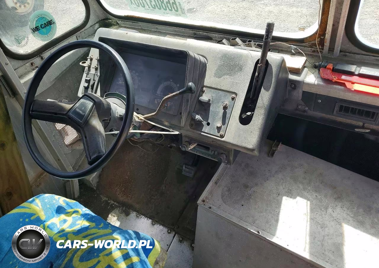 1993 Chevrolet P30 - Van Cab And Chassis VIN:1GBKP32K4P3324120 - 8