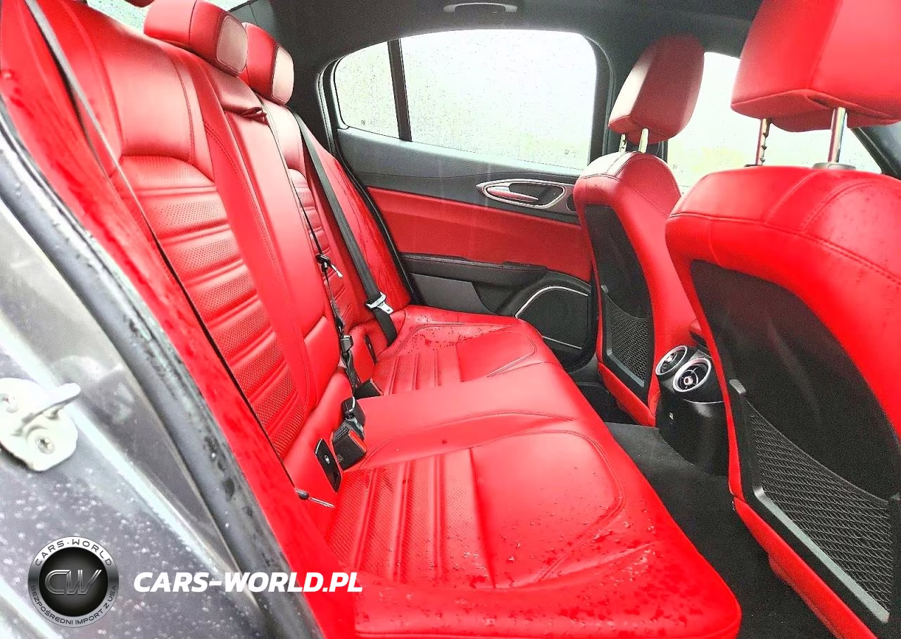 2020 Alfa Romeo Giulia Ti VIN:ZARFANBN9L7629576 - 10