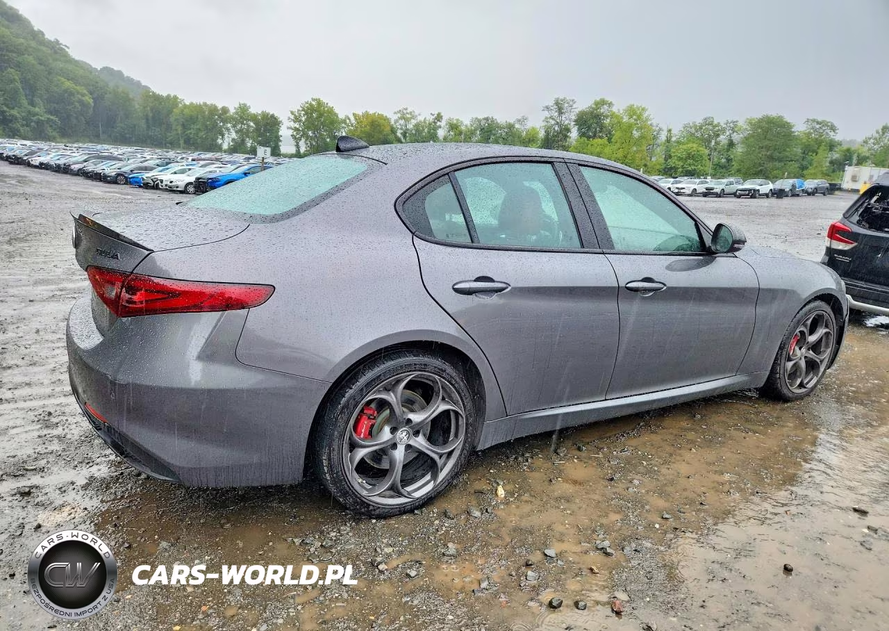 2020 Alfa Romeo Giulia Ti VIN:ZARFANBN9L7629576 - 3