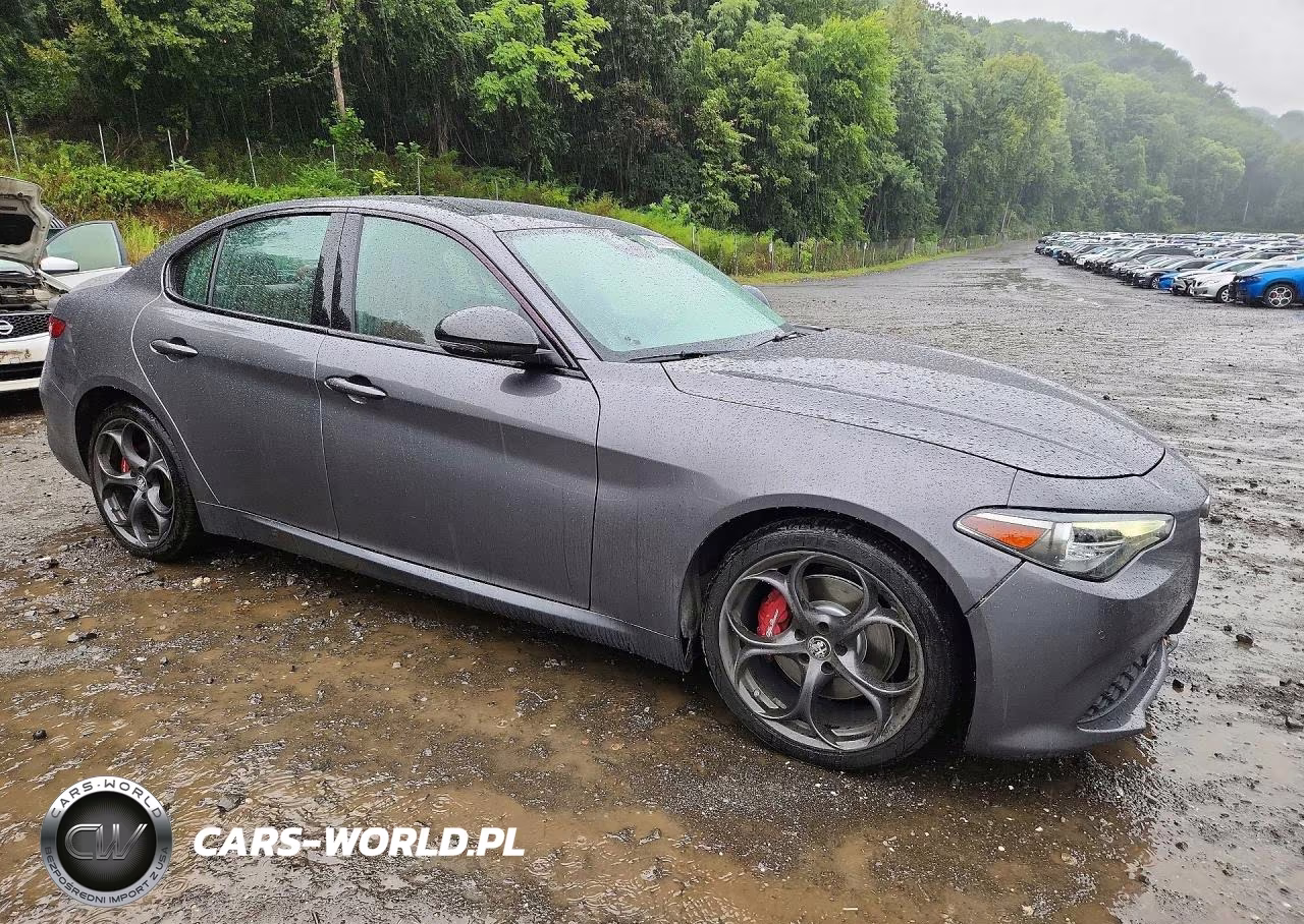 2020 Alfa Romeo Giulia Ti VIN:ZARFANBN9L7629576 - 4