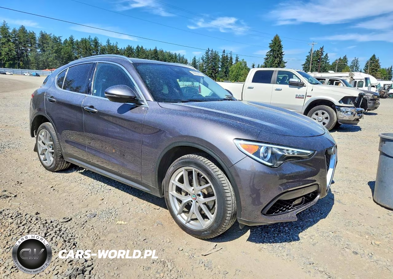 2018 Alfa Romeo Stelvio Ti VIN:ZASFAKBN4J7B96374 - 4