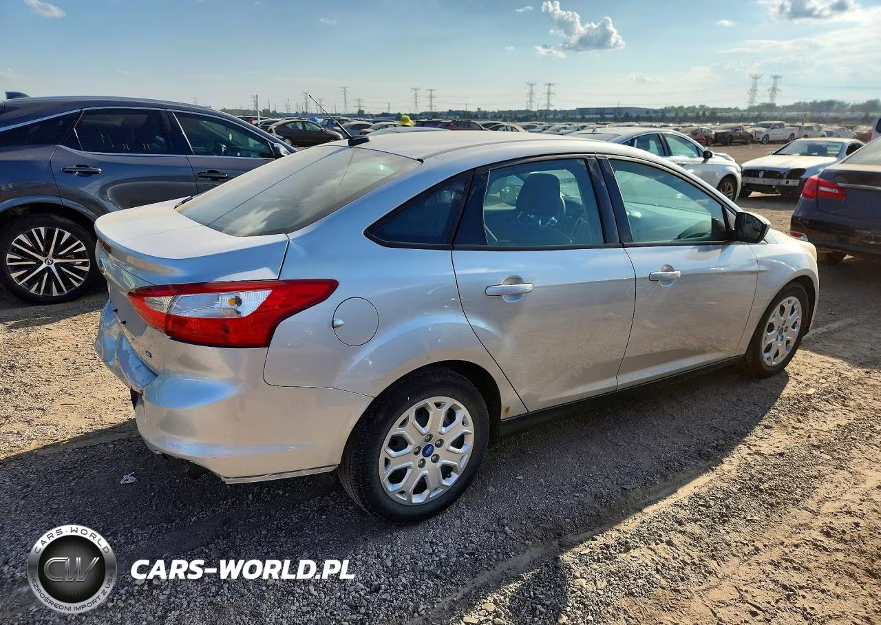 2012 Ford Focus Se VIN:1FAHP3F26CL176021 - 3