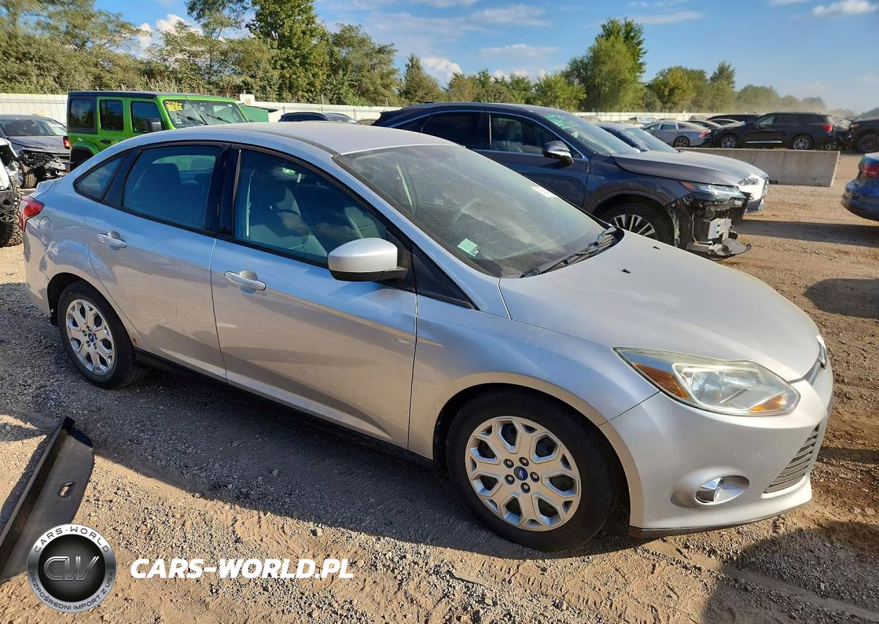 2012 Ford Focus Se VIN:1FAHP3F26CL176021 - 4