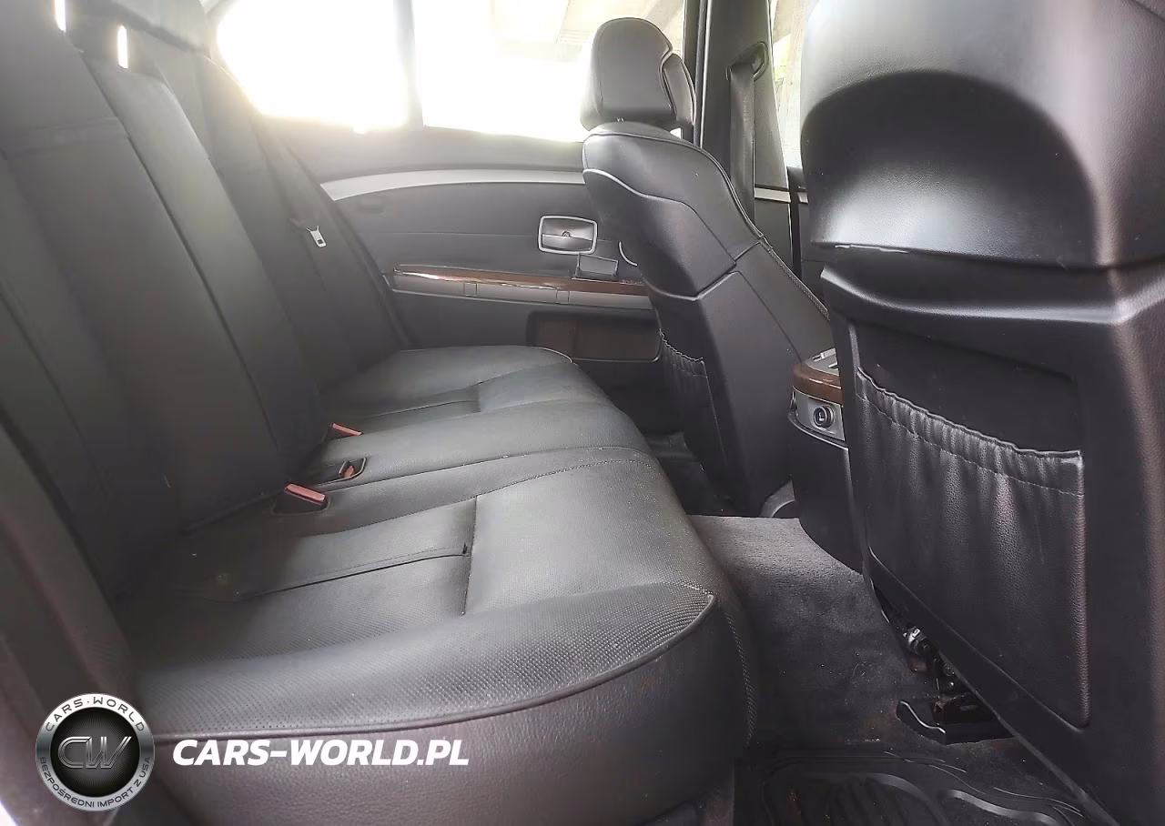 2007 BMW 750 I VIN:WBAHL835X7DT08356 - 10