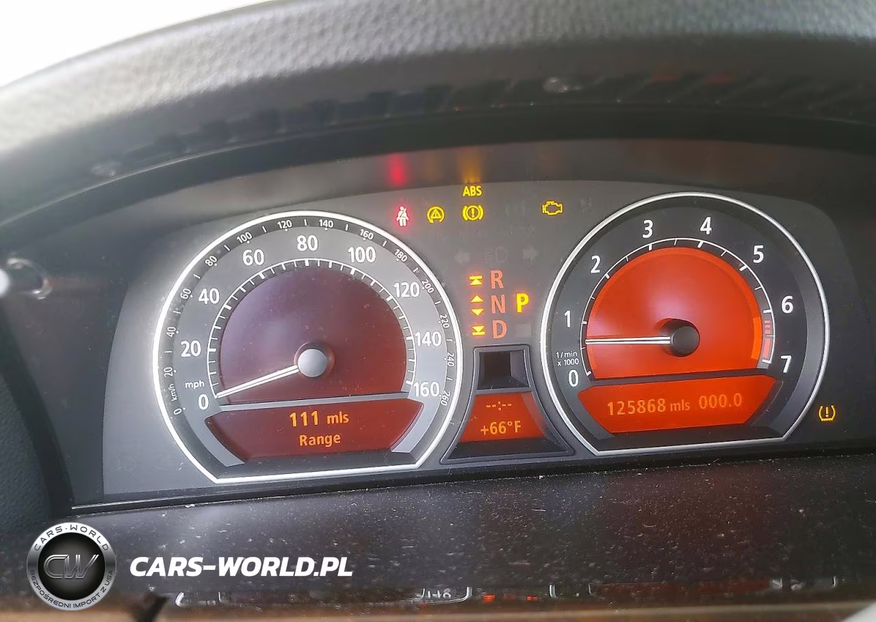 2007 BMW 750 I VIN:WBAHL835X7DT08356 - 9