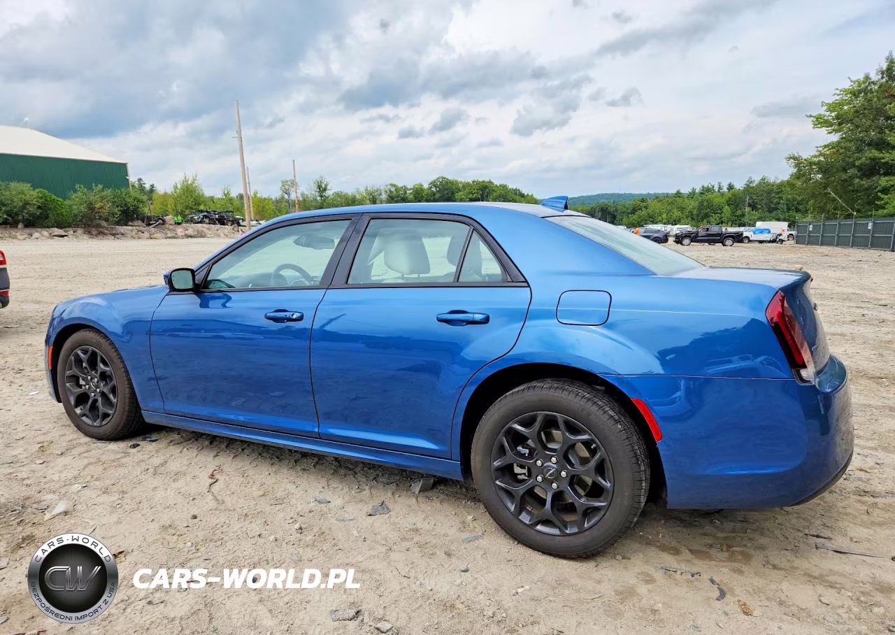 2023 Chrysler 300 Touring L VIN:2C3CCASG3PH609954 - 2
