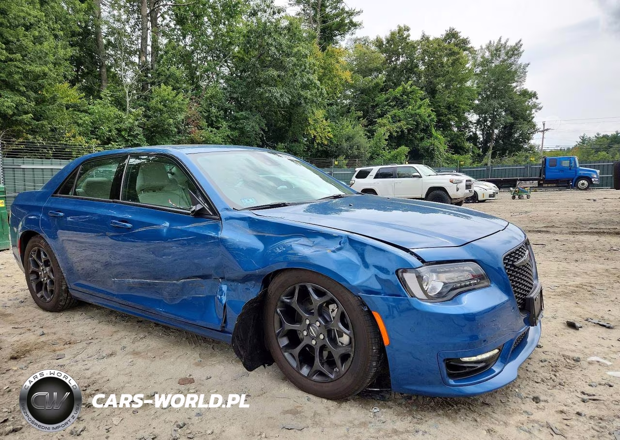 2023 Chrysler 300 Touring L VIN:2C3CCASG3PH609954 - 4