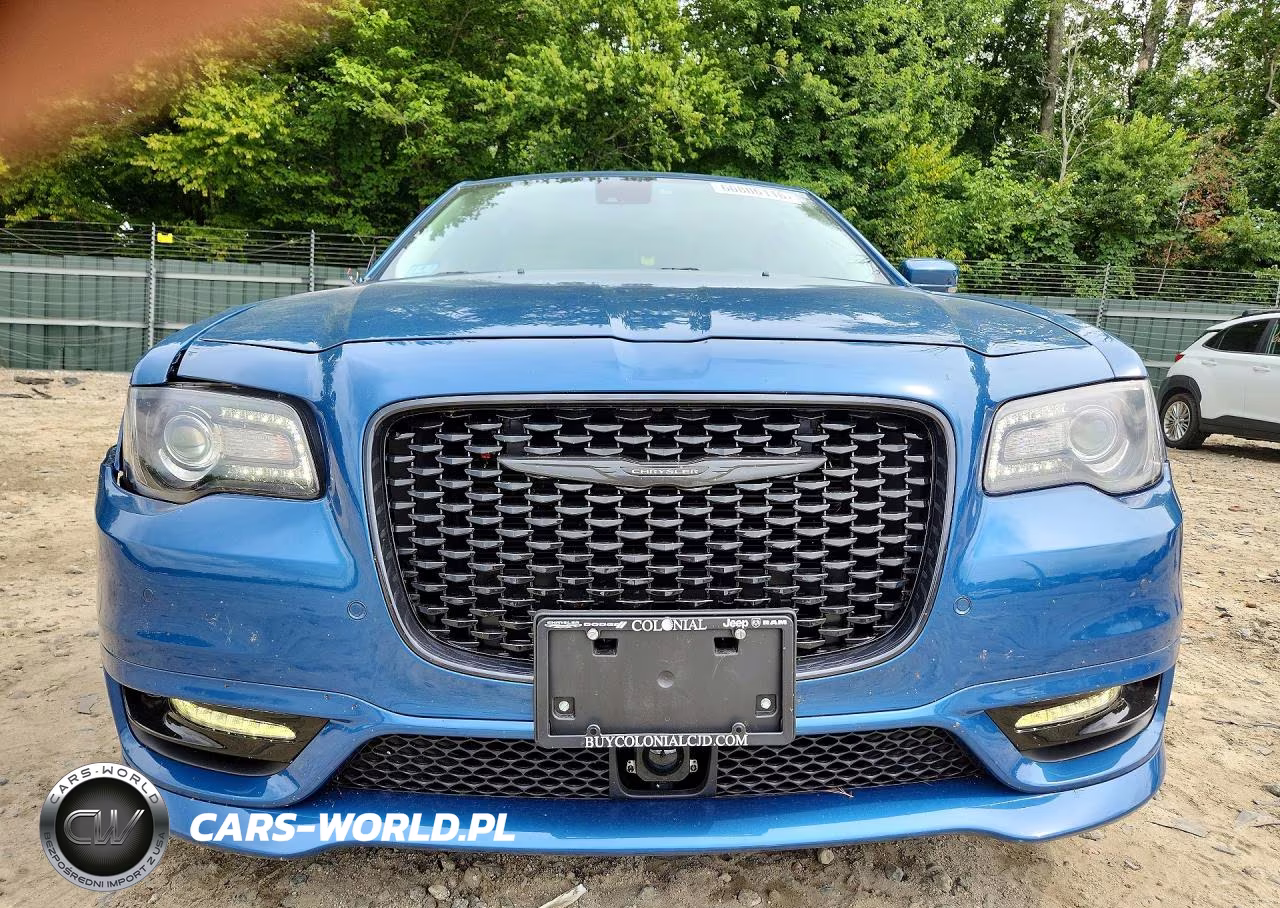 2023 Chrysler 300 Touring L VIN:2C3CCASG3PH609954 - 5