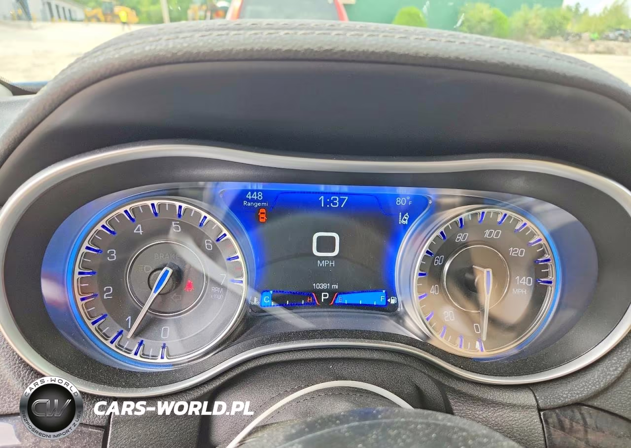 2023 Chrysler 300 Touring L VIN:2C3CCASG3PH609954 - 9