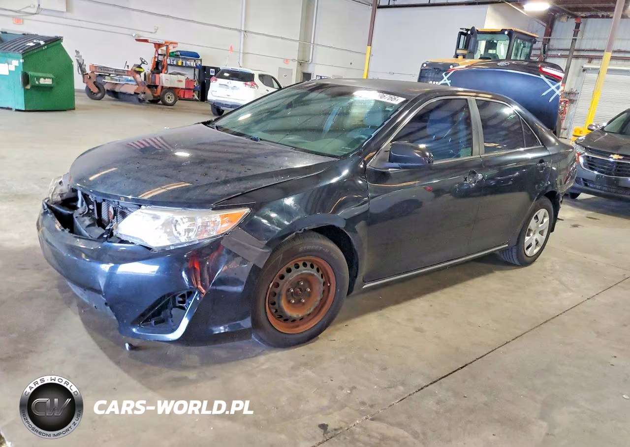 2013 Toyota Camry Le – zdjęcie 1 z 12