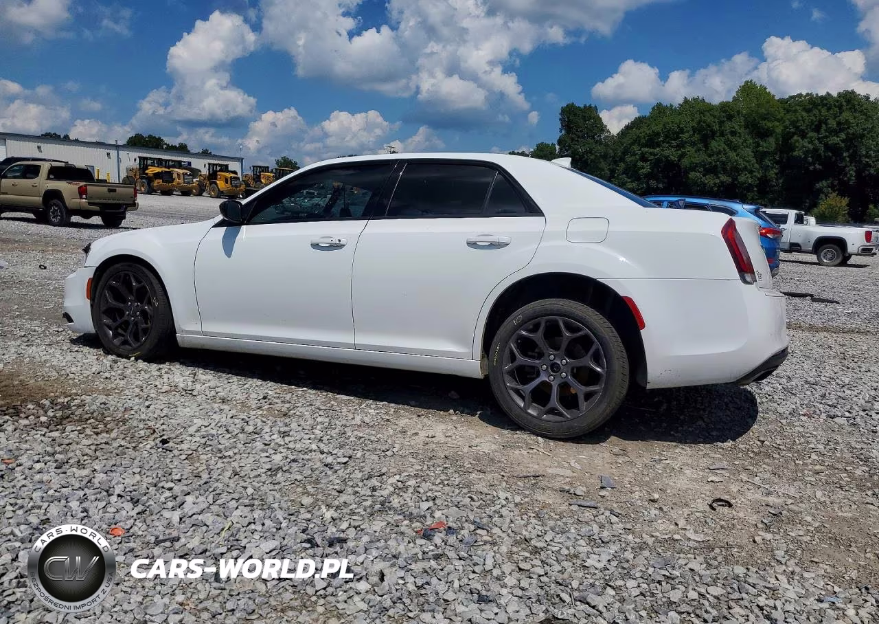 2020 Chrysler 300 Touring VIN:2C3CCAAG3LH137508 - 2