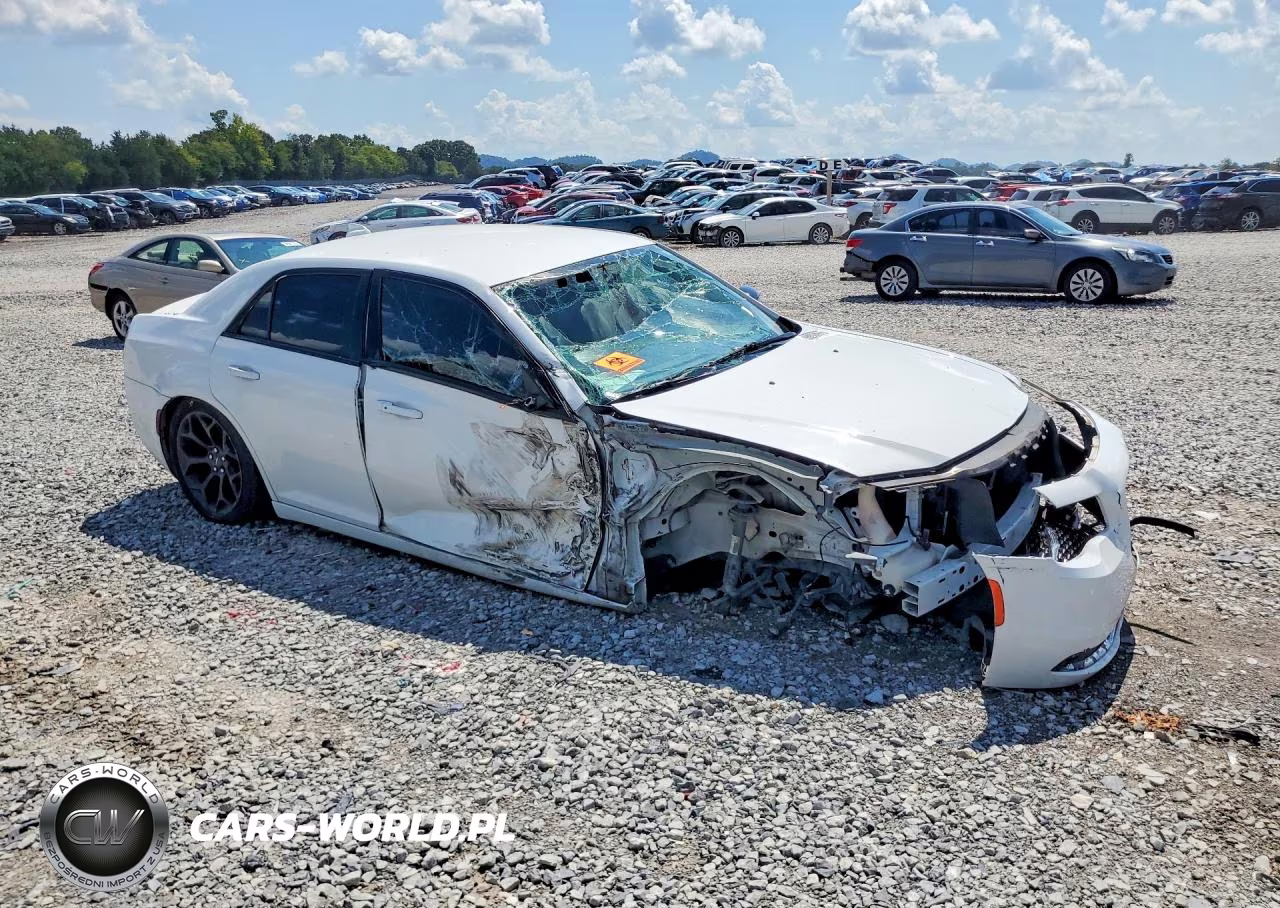 2020 Chrysler 300 Touring VIN:2C3CCAAG3LH137508 - 4