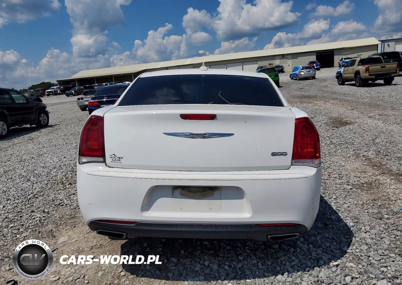 2020 Chrysler 300 Touring VIN:2C3CCAAG3LH137508 - 6