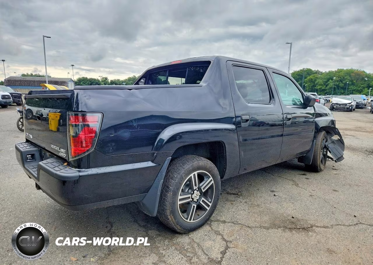 2013 Honda Ridgeline Sport VIN:5FPYK1F73DB006574 - 3