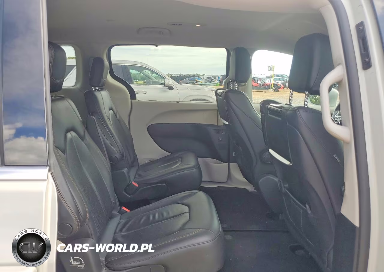 2020 Chrysler Pacifica Touring L Plus VIN:2C4RC1EG2LR103490 - 11