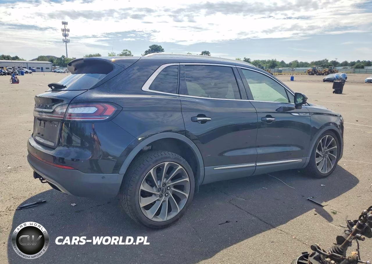2020 Lincoln Nautilus Reserve VIN:2LMPJ8K93LBL00429 - 3