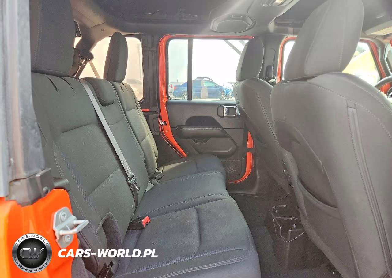 2018 Jeep Wrangler Unlimited Sahara VIN:1C4HJXEG7JW323443 - 10