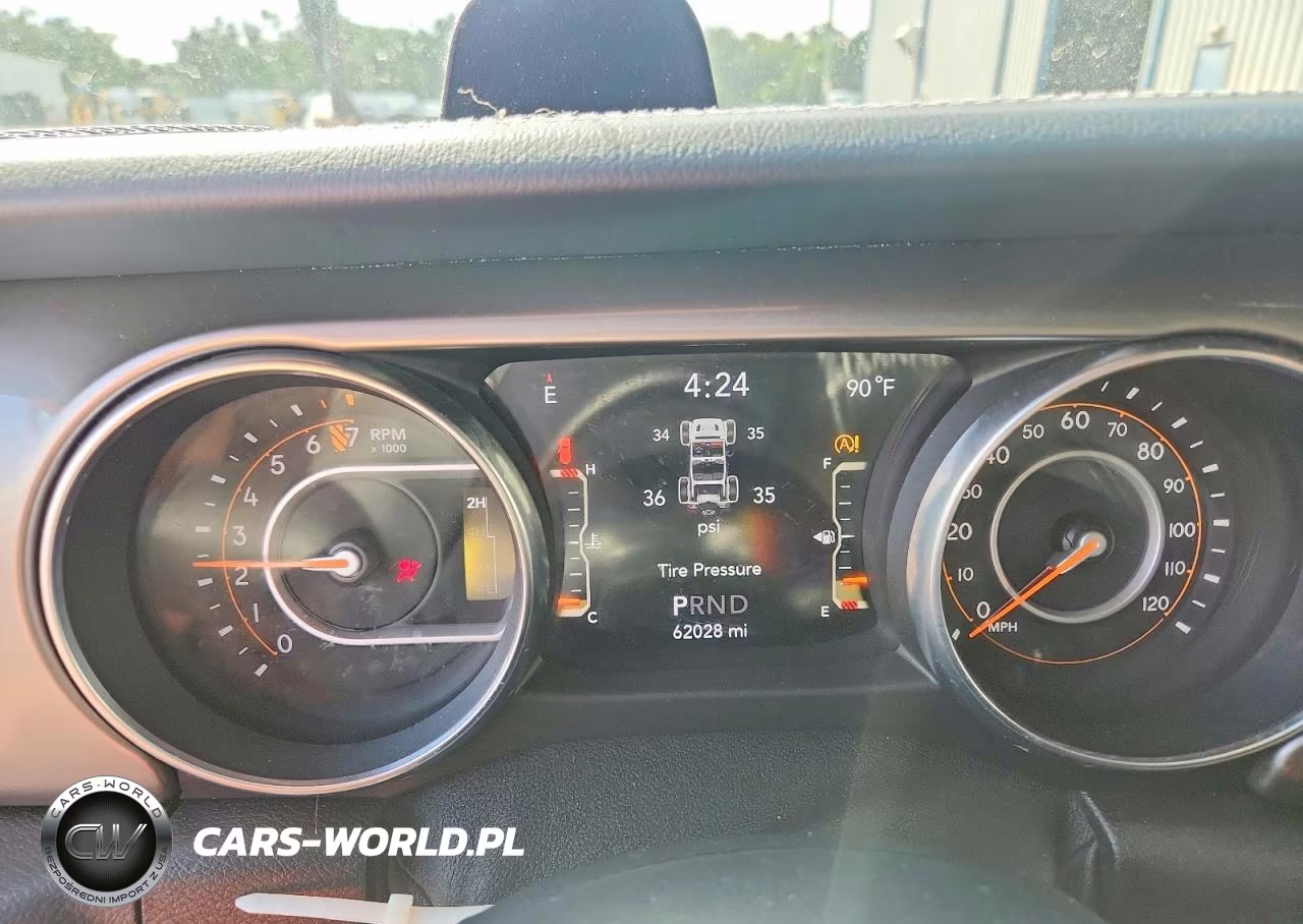 2018 Jeep Wrangler Unlimited Sahara VIN:1C4HJXEG7JW323443 - 9