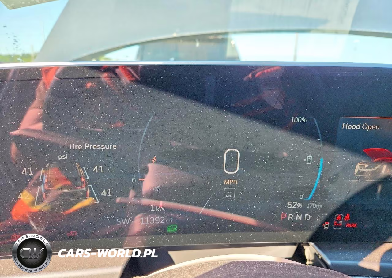 2024 Cadillac Lyriq Tech VIN:1GYKPMRK9RZ102576 - 9