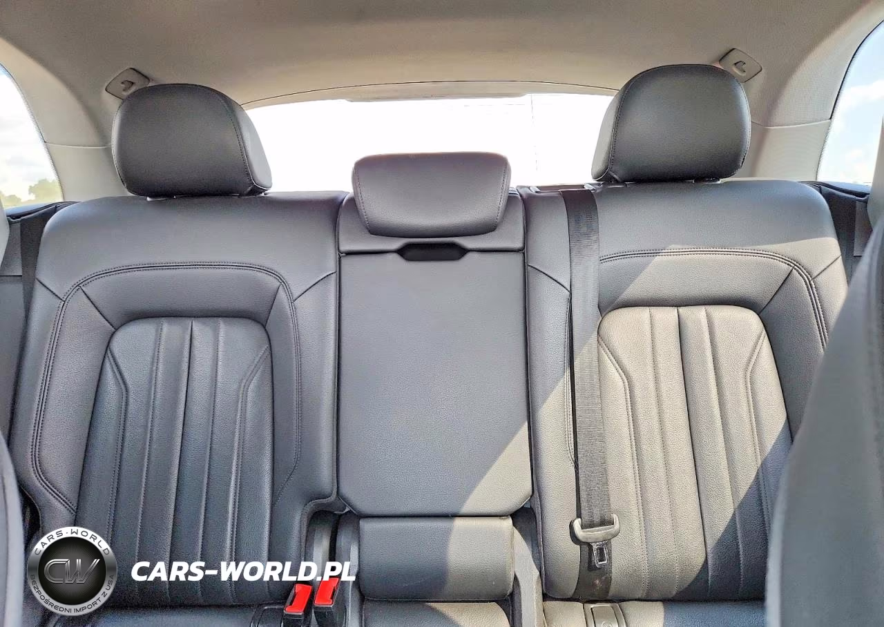2018 Audi Q5 Premium VIN:WA1ANAFY3J2213422 - 10