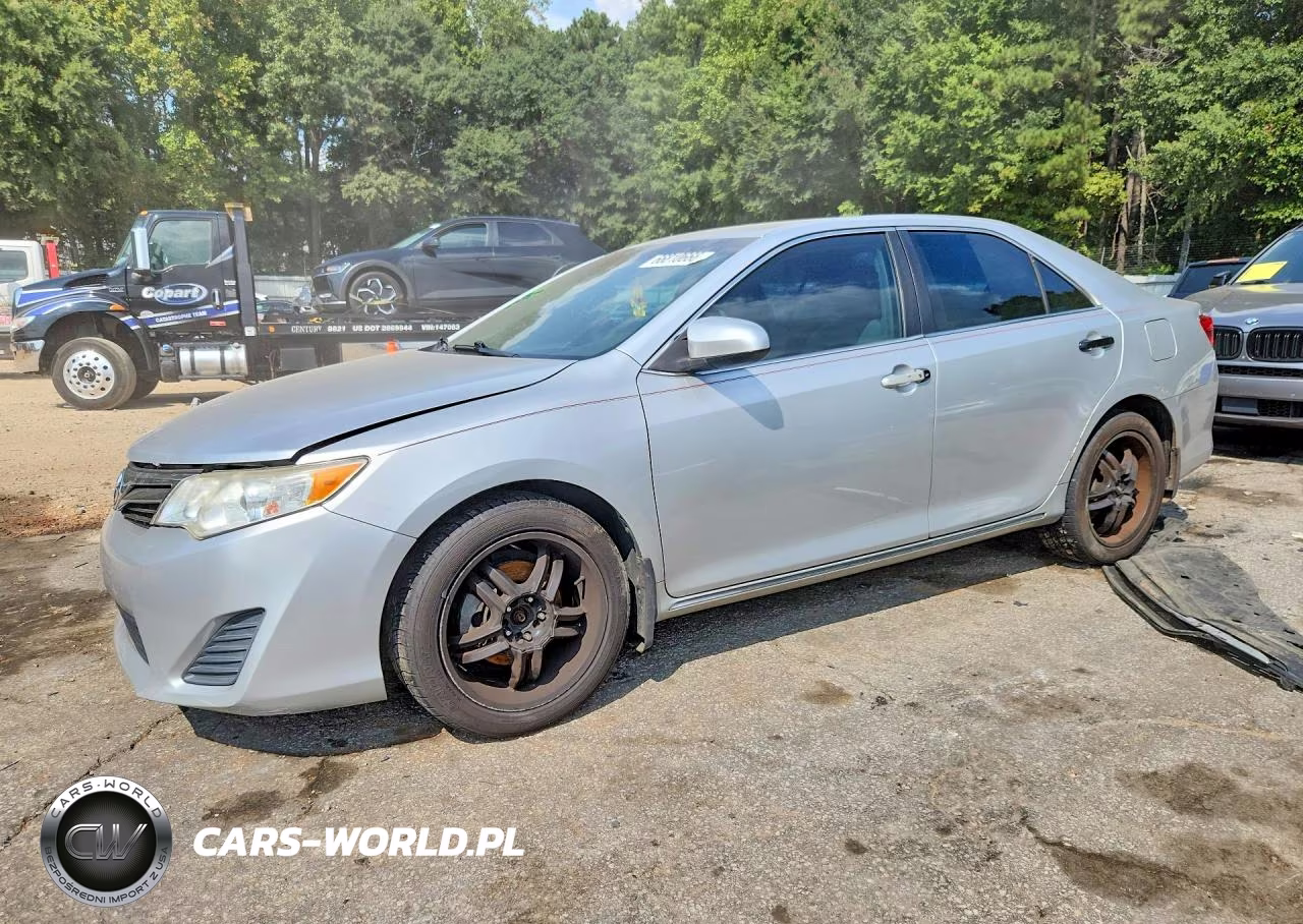 2012 Toyota Camry Le – zdjęcie 1 z 12
