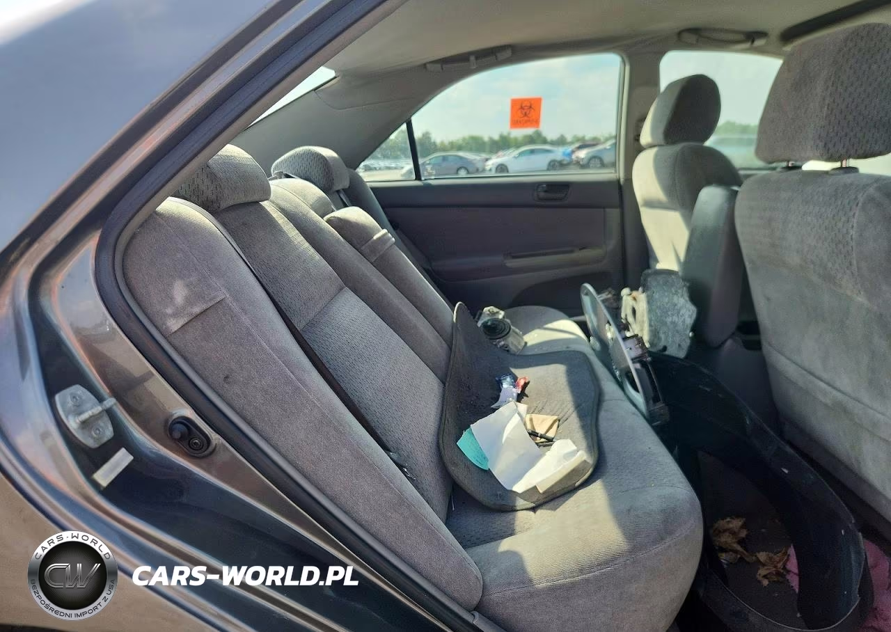 2002 Toyota Camry Le VIN:4T1BE32K72U549812 - 10